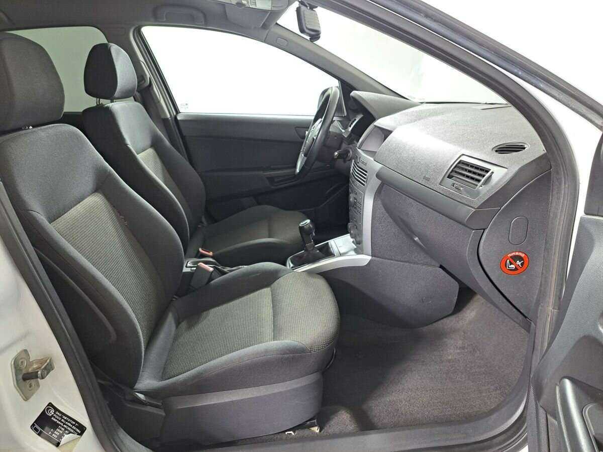 Купить Opel Astra, 2012, 210 557 км.. Фото: #8