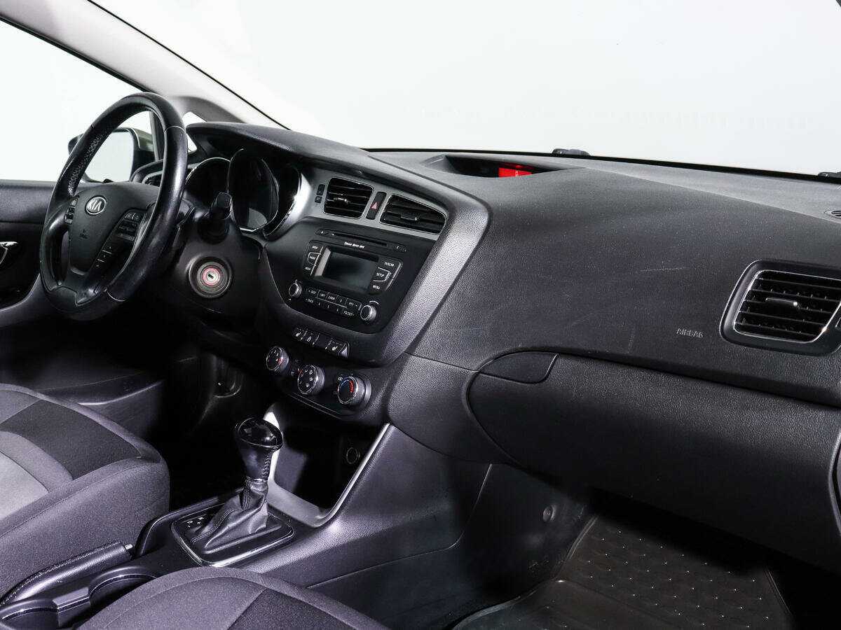 Купить Kia Ceed, 2013, 169 619 км.. Фото: #9