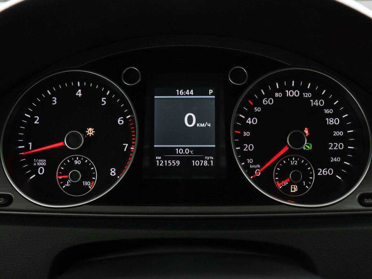 Купить Volkswagen Passat, 2013, 121 557 км.. Фото: #10