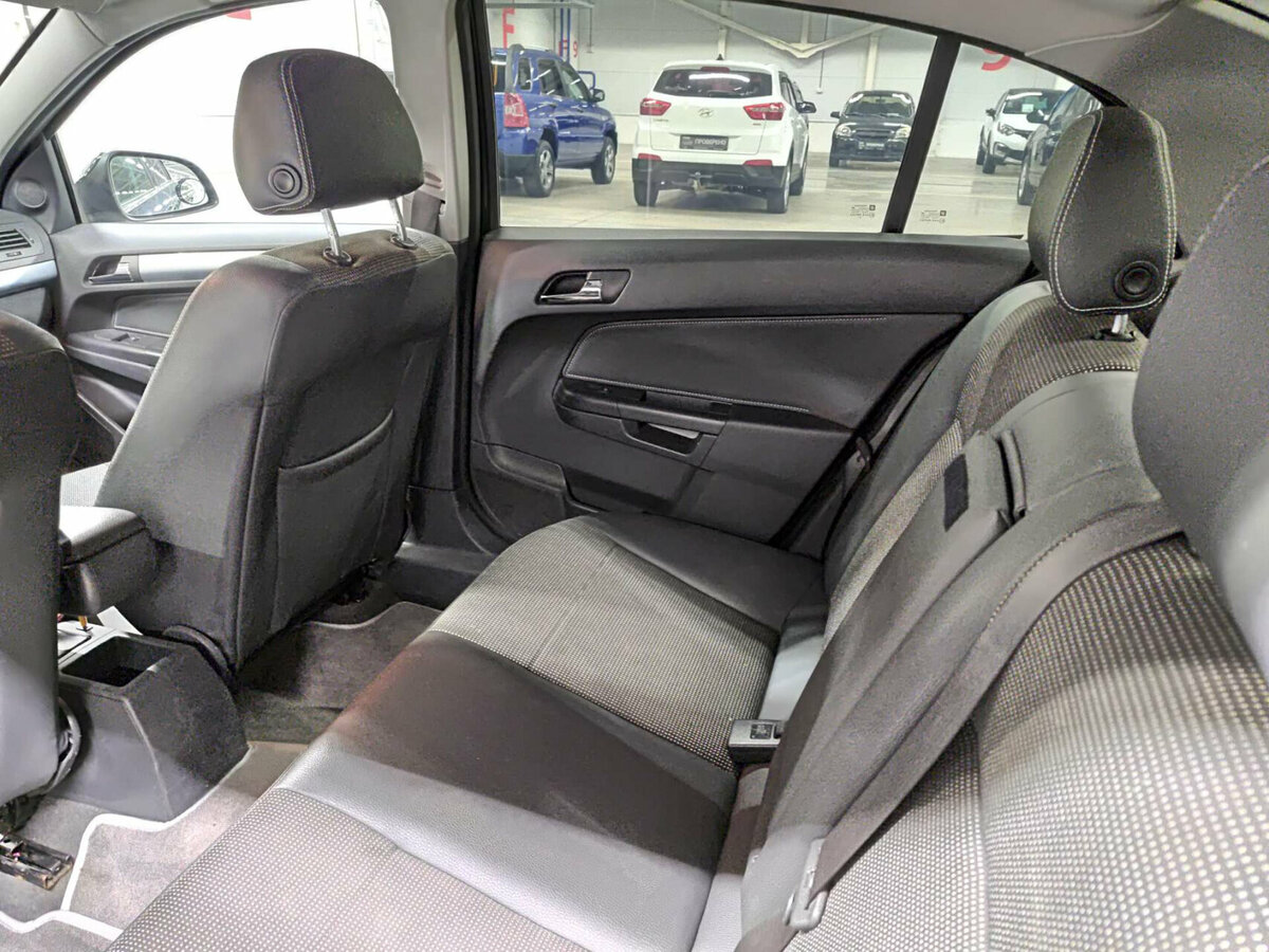Купить Opel Astra, 2012, 176 000 км.. Фото: #10
