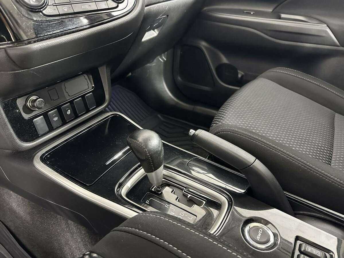 Купить Mitsubishi Outlander, 2017, 146 761 км.. Фото: #12
