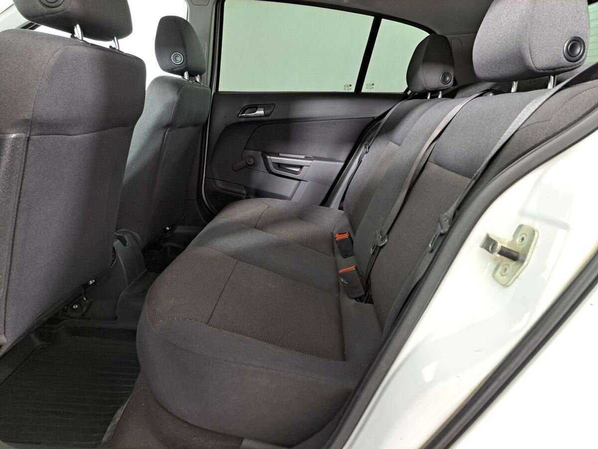 Купить Opel Astra, 2012, 210 557 км.. Фото: #9