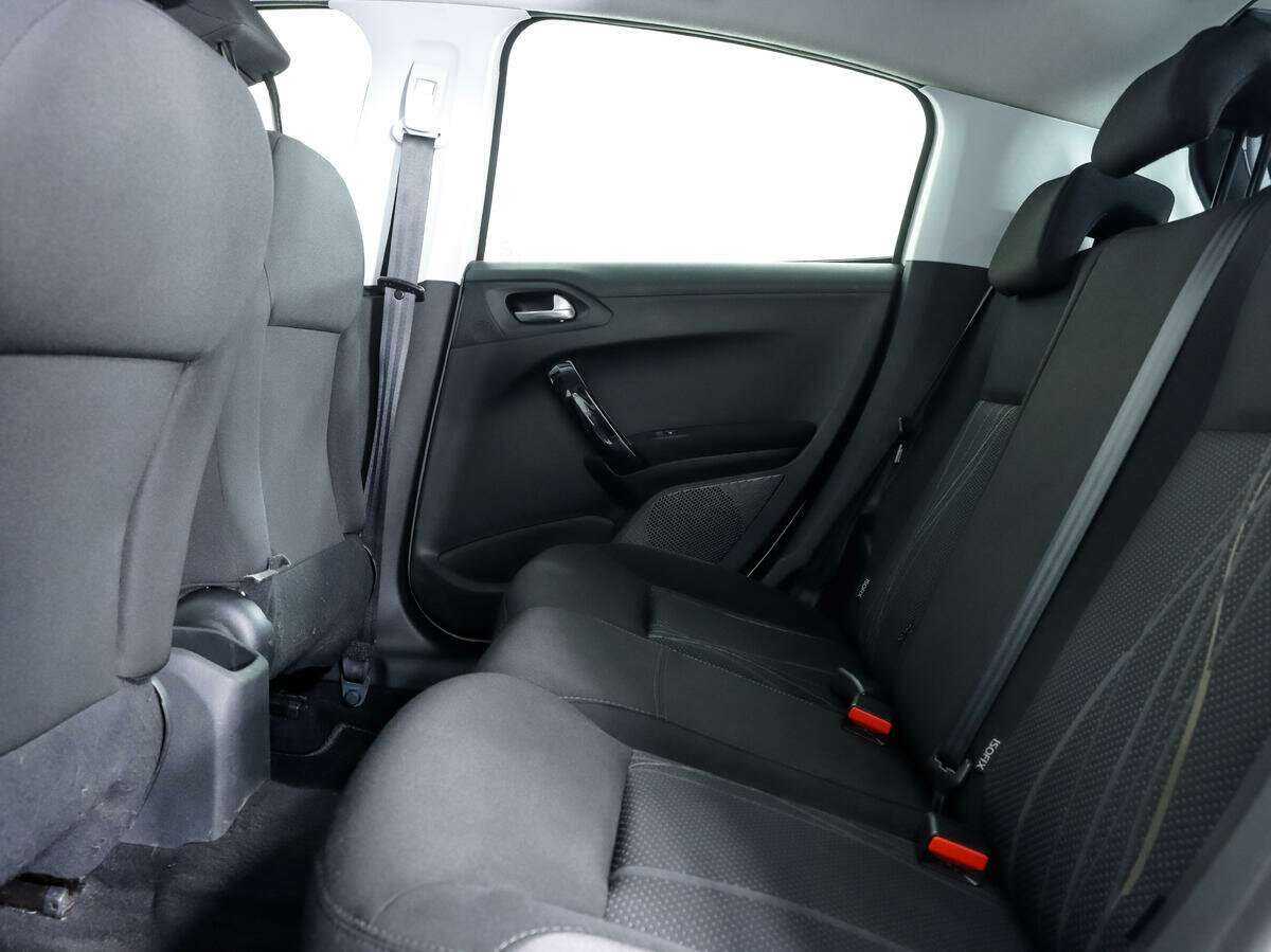 Купить Peugeot 208, 2013, 90 441 км.. Фото: #10