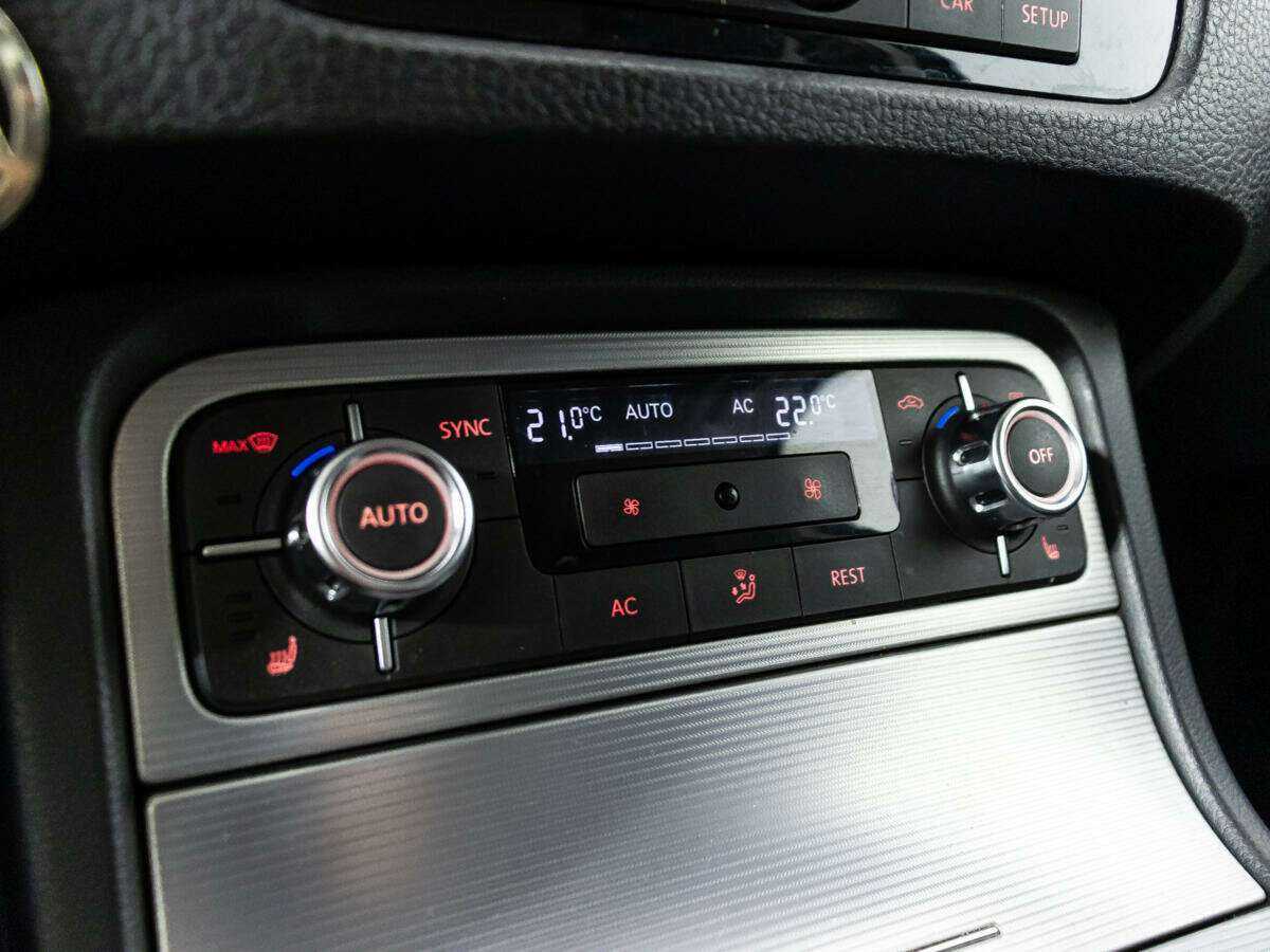 Купить Volkswagen Touareg, 2012, 236 145 км.. Фото: #19