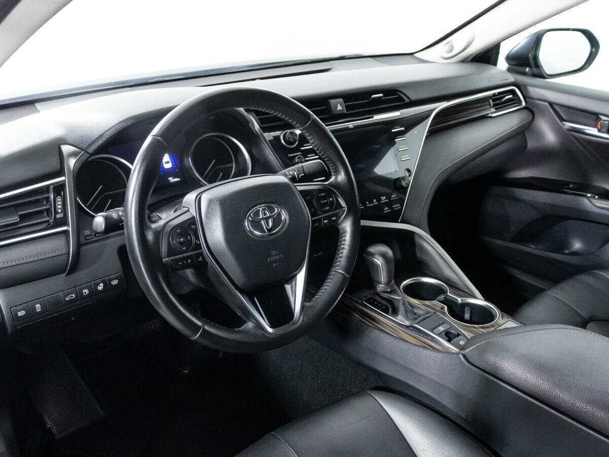 Купить Toyota Camry, 2018, 129 955 км.. Фото: #10