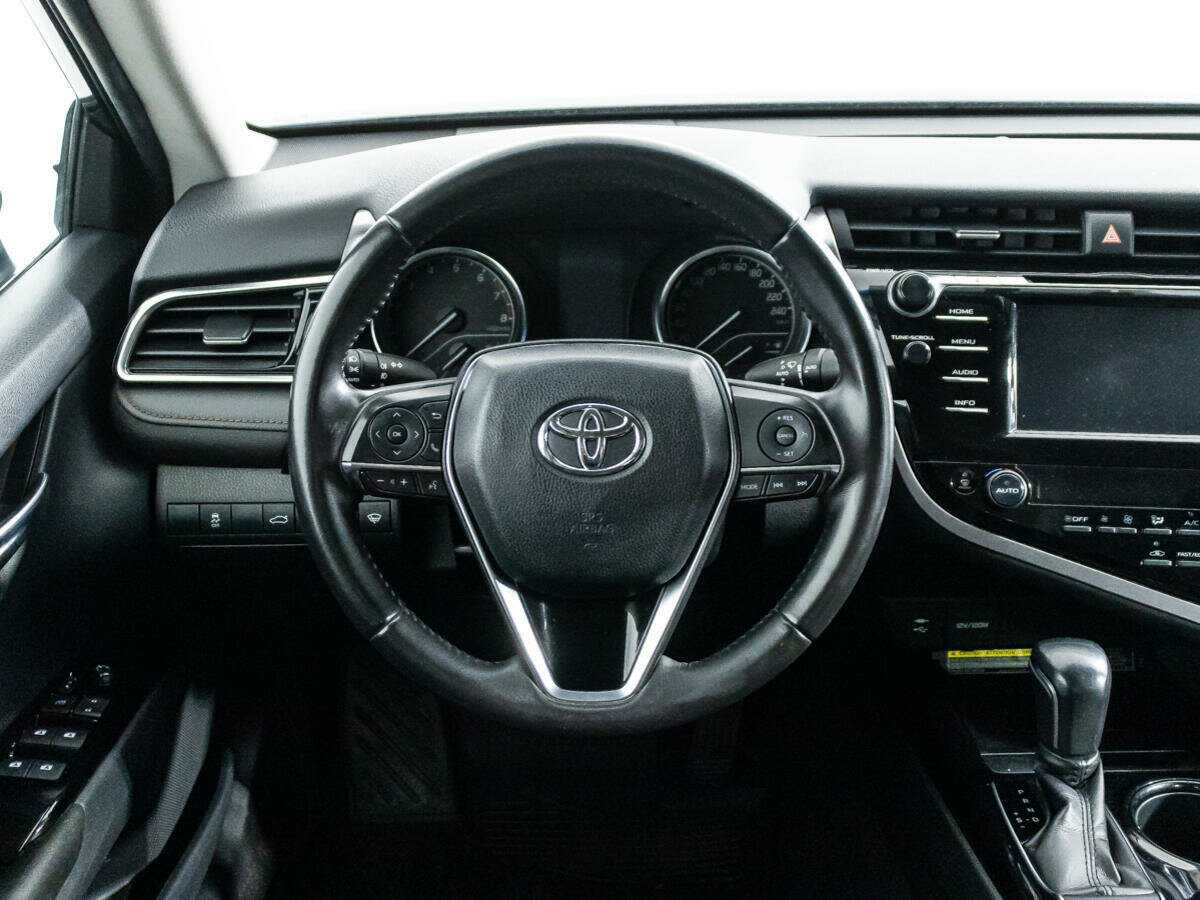Купить Toyota Camry, 2018, 129 599 км.. Фото: #17