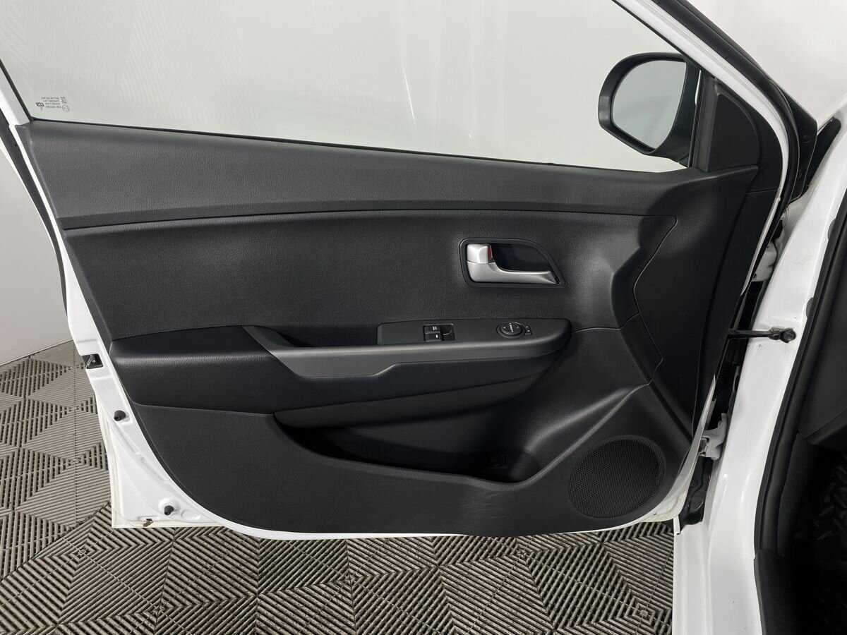 Купить Kia Rio, 2017, 73 846 км.. Фото: #7