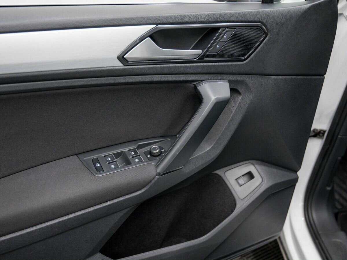 Купить Volkswagen Tiguan, 2018, 120 199 км.. Фото: #17