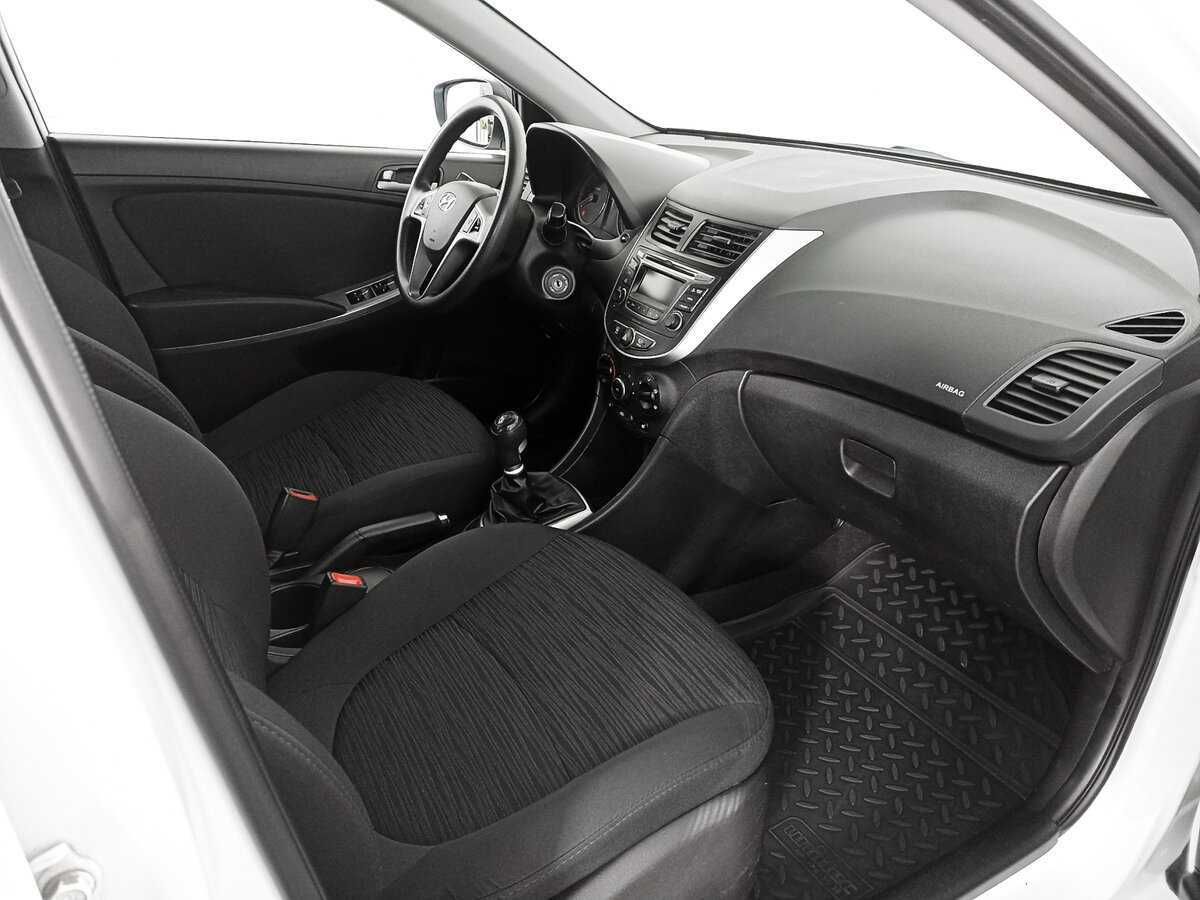 Купить Hyundai Solaris, 2015, 106 302 км.. Фото: #6