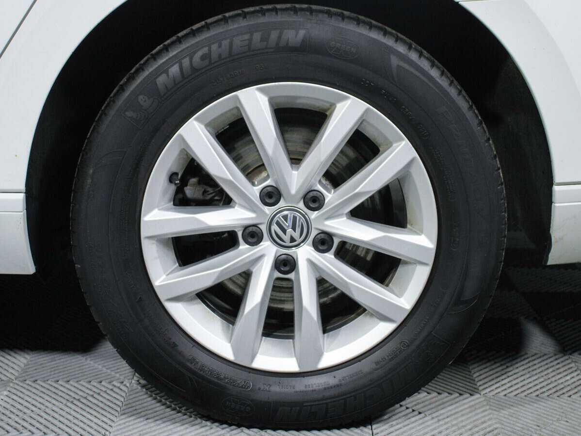Купить Volkswagen Passat, 2018, 118 171 км.. Фото: #19