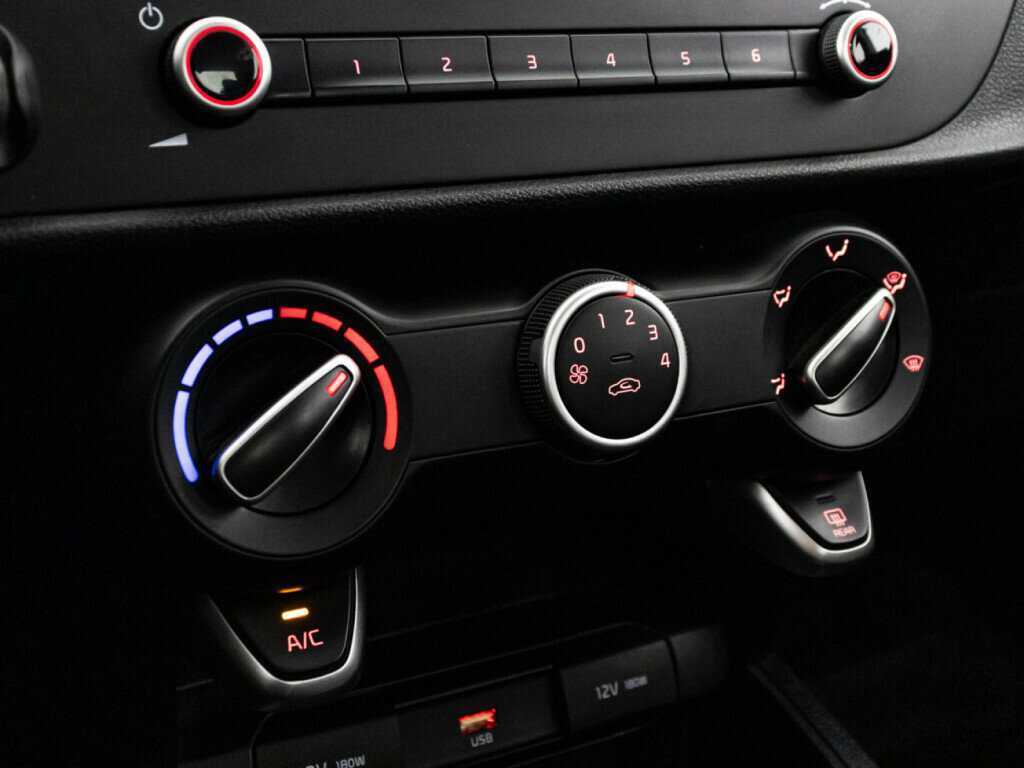 Купить Kia Rio, 2020, 119 129 км.. Фото: #15