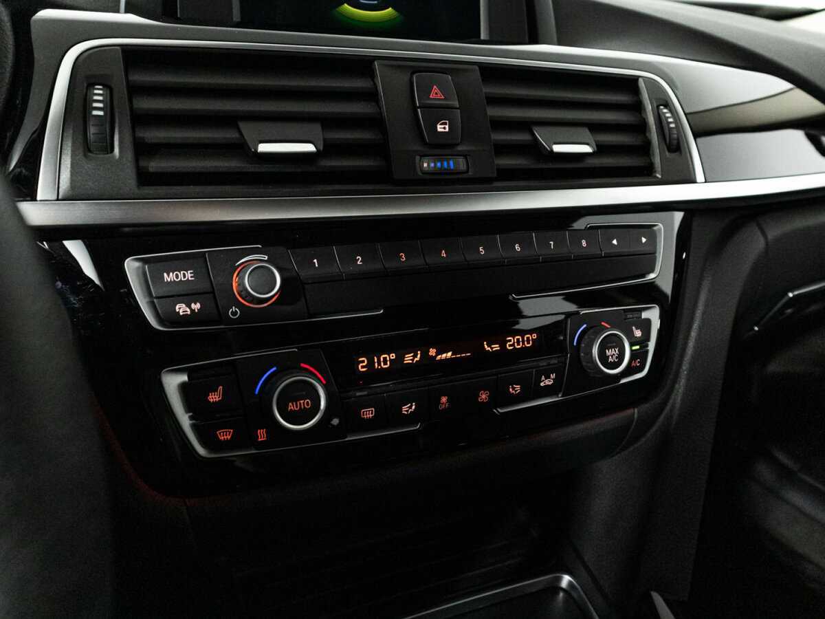 Купить BMW 3 серии, 2018, 65 895 км.. Фото: #16