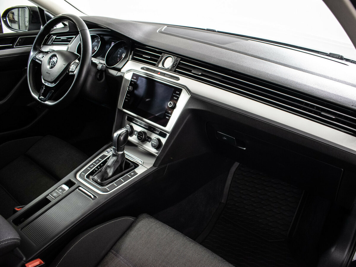 Купить Volkswagen Passat, 2017, 80 779 км.. Фото: #9